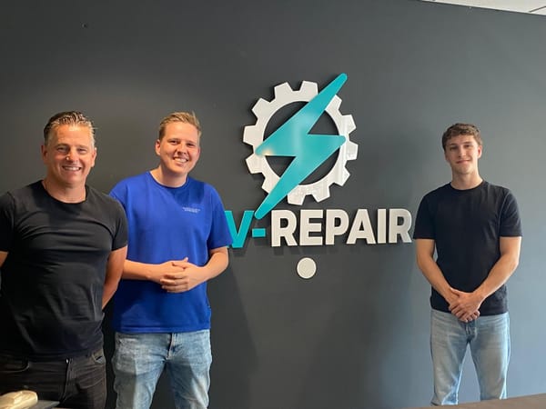 EV-Repair and BR Feedback standing infront of the EV-Repair logo, announcing their partnernship